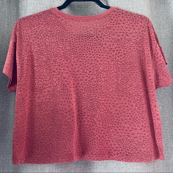 Lululemon Geometric-Pattern Coral Pink Tee - Picture 2 of 4